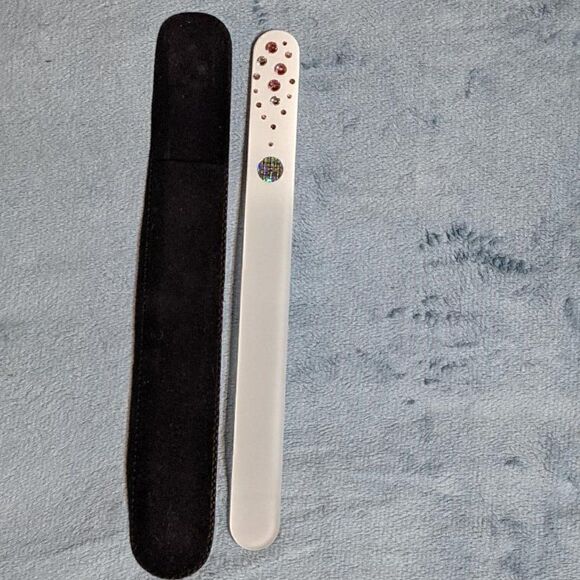 🆕7.5" White Czech Crystal Nail File W/BEAUTIFUL PINK & CLEAR SWAROVSKI CR… - Picture 4 of 6